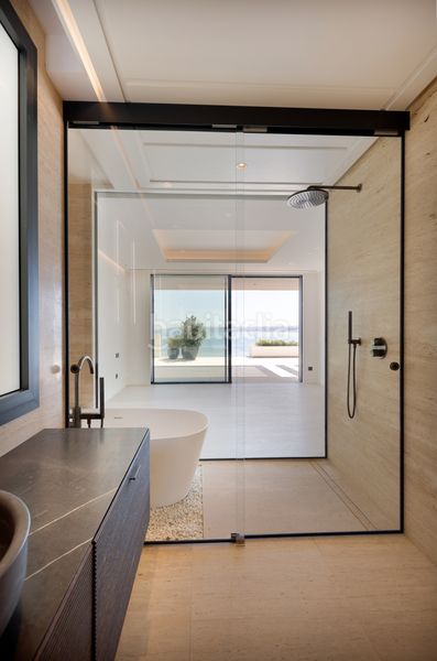 Foto 999b3a8c-c119-4895-985e-f67531b9a906. Apartament amb calefacció aparcament piscina a puerto de Estepona Estepona