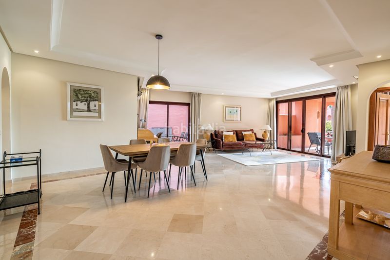 Foto 1d0f4240-4b09-47d5-9426-8e97e19a0cb3. Affitto piano terra con parcheggio piscina in Guadalmansa Estepona