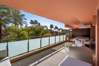 Apartament a Guadalmansa. Apartamento en venta en las salinas, estepona