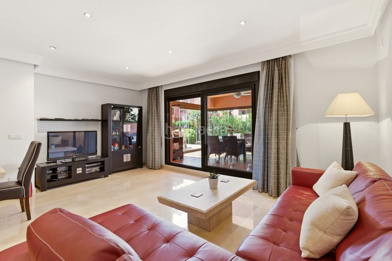 Foto 013adade-b4fc-4b31-a541-4d0e5cc8f011. Planta baixa amb aparcament piscina a Guadalmansa Estepona