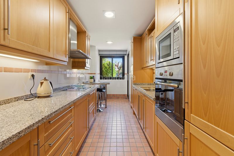 Foto 3cc83f53-a4fa-4d30-a73f-9df28de7857c. Planta baixa amb aparcament piscina a Guadalmansa Estepona