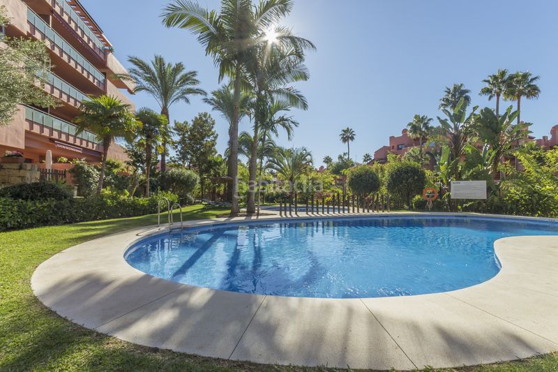 Foto 5a2c2260-ad37-4798-a317-3658e8890704. Planta baixa amb aparcament piscina a Guadalmansa Estepona