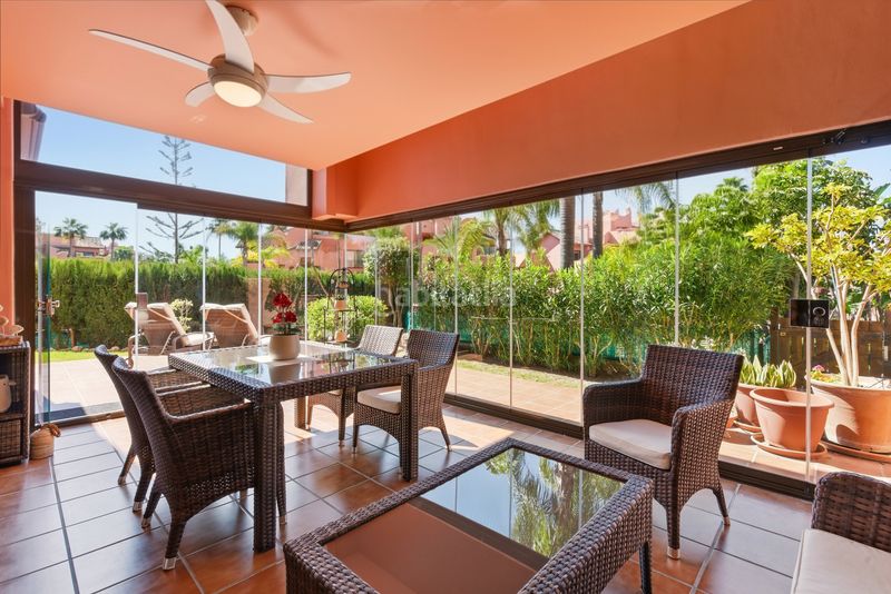 Foto b1239488-0772-48e2-b14b-357da814d30e. Planta baixa amb aparcament piscina a Guadalmansa Estepona