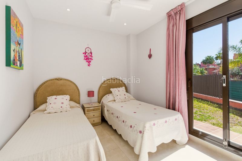 Foto bdb09693-e16d-4aa8-8718-773af29dc371. Planta baixa amb aparcament piscina a Guadalmansa Estepona