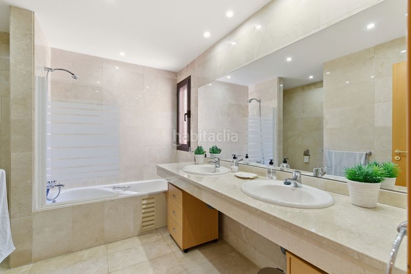 Foto c3c36442-2438-49d0-b37f-5a34828b2b0a. Planta baixa amb aparcament piscina a Guadalmansa Estepona