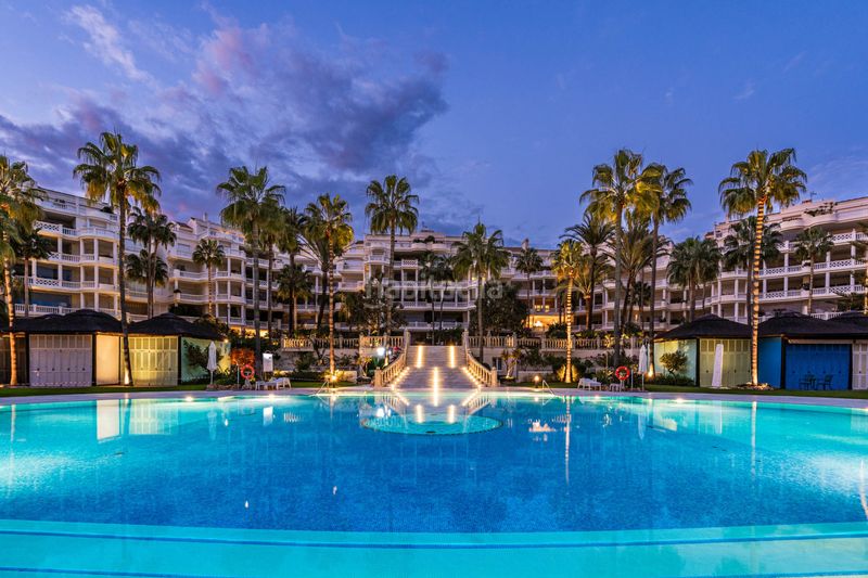 Foto 667c6bf8-72d6-4384-bc18-2f48c5dddfd3. Apartament amb aparcament piscina a Guadalmansa Estepona