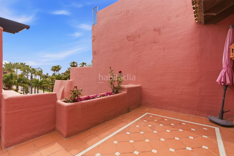 Foto aeaa97c8-a4a5-4370-bc10-3eb554414e54. Àtic amb aparcament piscina a Guadalmansa Estepona