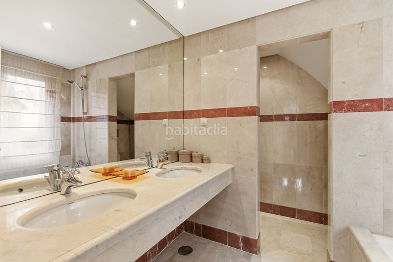 Foto d49eaf8c-afb8-46e3-bd2e-95f9a737b05a. Àtic amb aparcament piscina a Guadalmansa Estepona