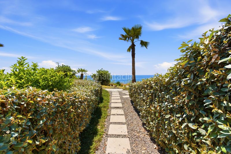 Foto 438ca150-b582-4908-862a-b4c9c6226924. Casa adossada amb aparcament piscina a El Velerín Estepona