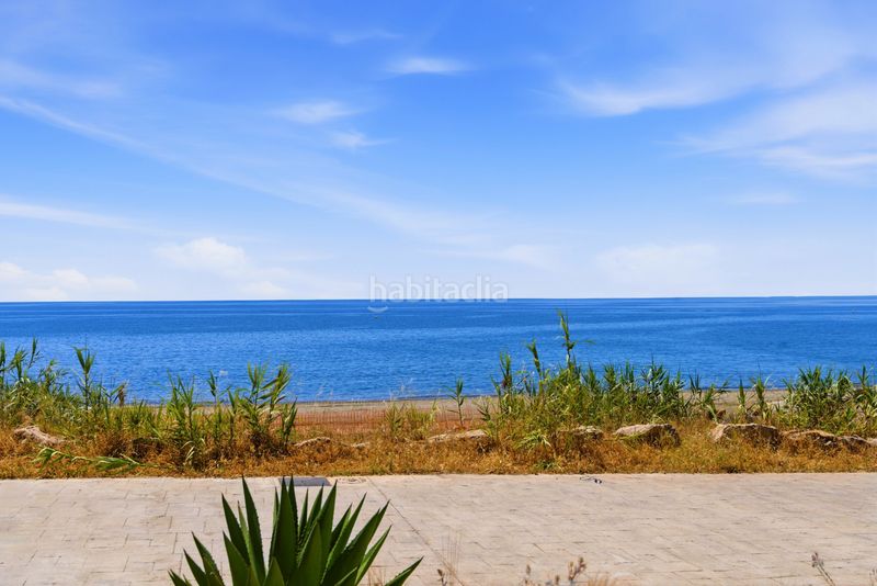 Foto 5e1d4093-779a-4369-a426-75a95723c1be. Casa adossada amb aparcament piscina a El Velerín Estepona