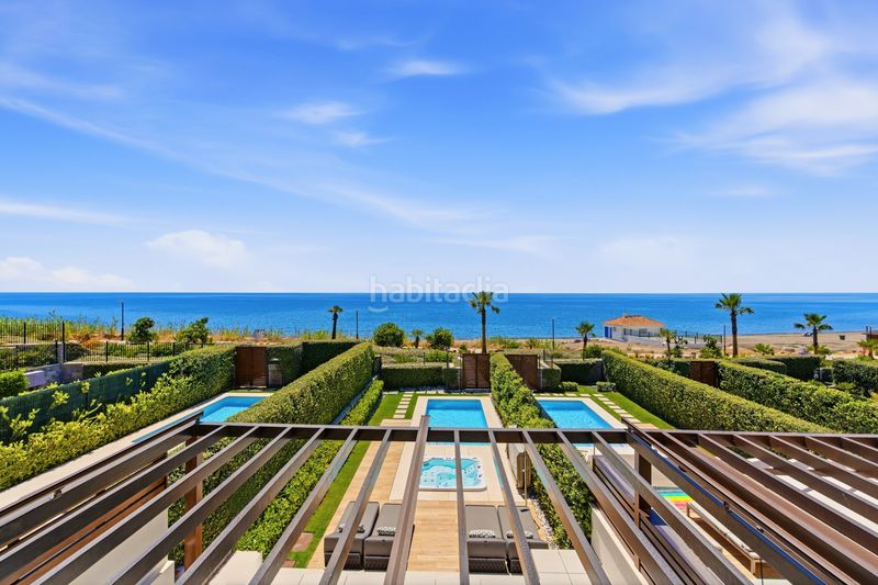 Foto 7697d80a-31e5-43eb-a9f9-d746007d579c. Casa adossada amb aparcament piscina a El Velerín Estepona
