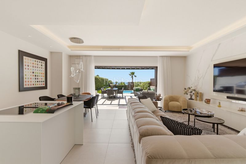 Foto d739da58-67b6-4f46-bd9b-ef0cfebd7fd5. Casa adossada amb aparcament piscina a El Velerín Estepona