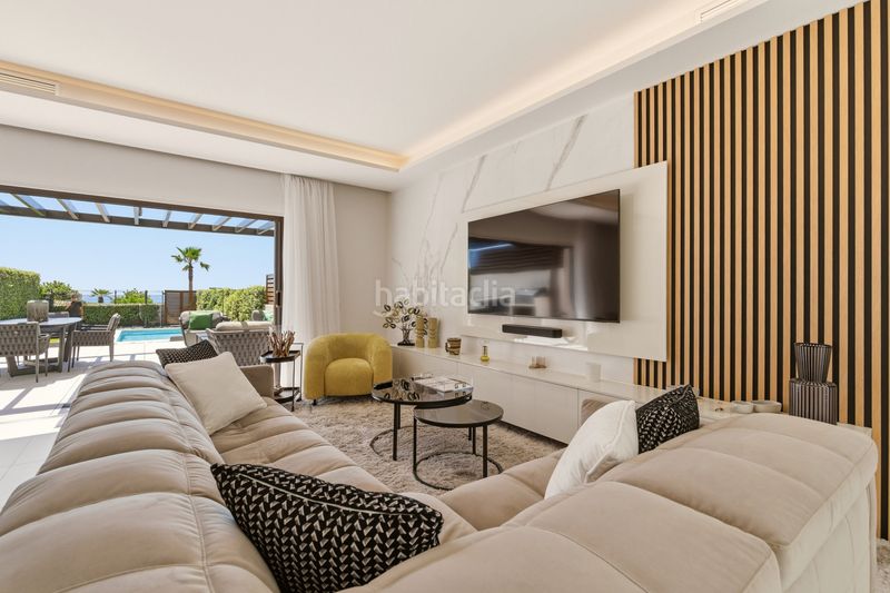 Foto e2ba00f7-87e5-4ad7-bf6f-fe3b2bb4c474. Casa adossada amb aparcament piscina a El Velerín Estepona