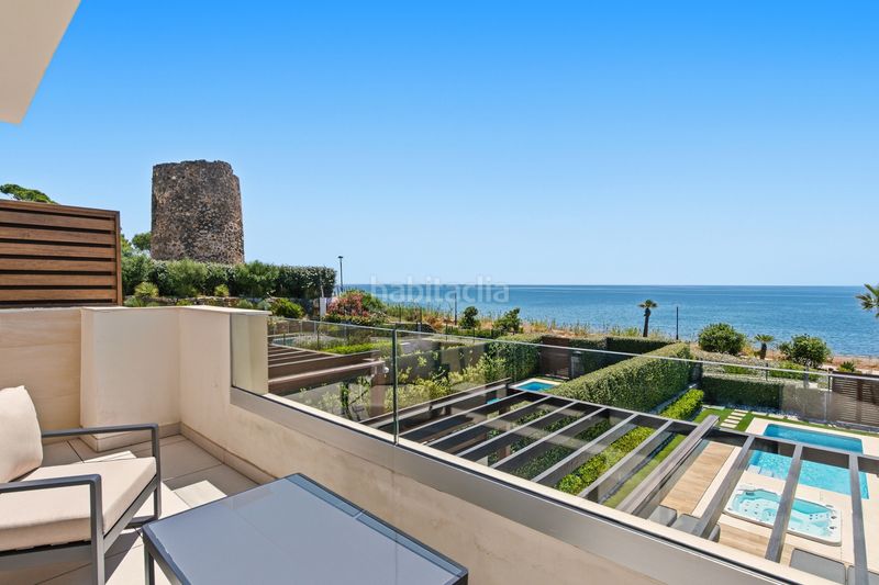 Foto f3faa718-87cb-4a4d-a331-90a161f288d0. Casa adossada amb aparcament piscina a El Velerín Estepona
