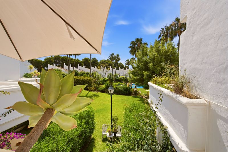 Foto 09609d52-f40c-40ff-9159-b51ec5c0a7b1. Casa adossada amb aparcament piscina a Bel - Air Estepona