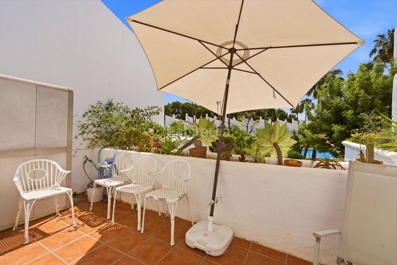 Foto 16ba76df-e452-4c31-a92f-d4b02b0e8c5a. Casa adossada amb aparcament piscina a Bel - Air Estepona