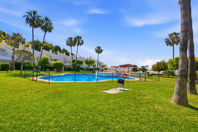 Foto 7e0c9336-9ec7-46e9-880c-48cea40a52c6. Casa adossada amb aparcament piscina a Bel - Air Estepona