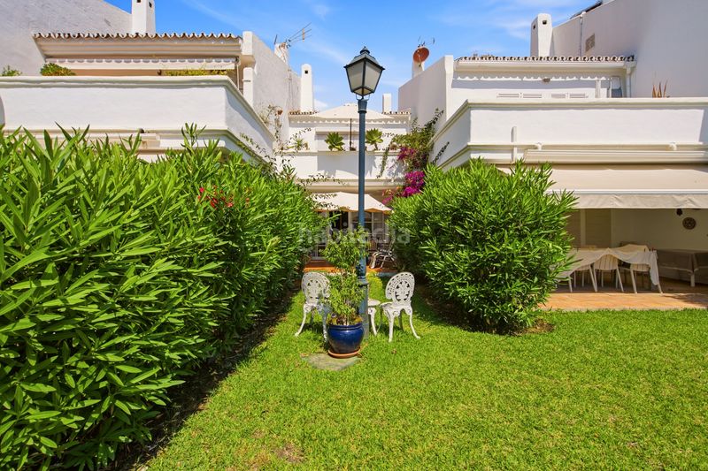 Foto 9eb49fcf-0180-41c7-9f7d-f52356320021. Casa adossada amb aparcament piscina a Bel - Air Estepona