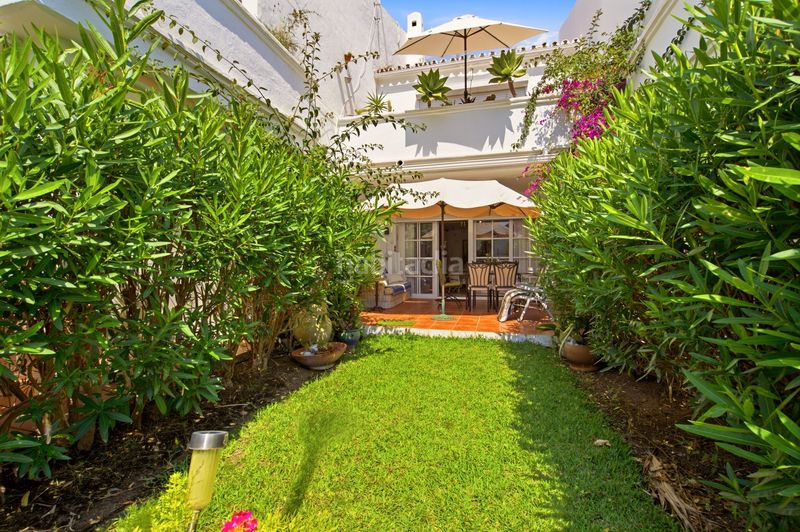 Foto b8704e3b-e049-4982-aef0-d24c42d4c449. Casa adossada amb aparcament piscina a Bel - Air Estepona