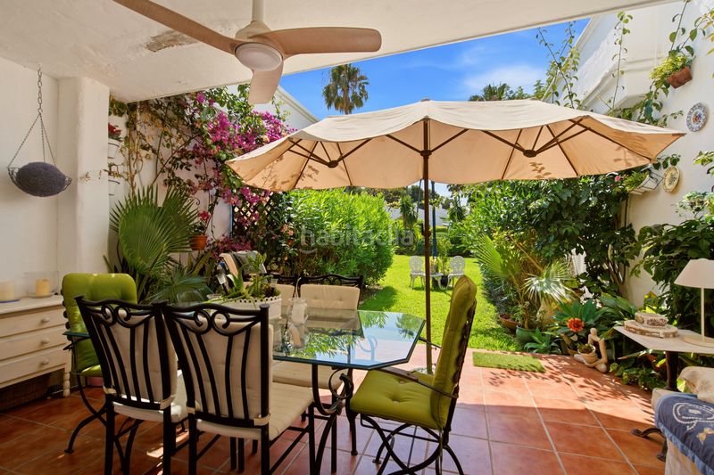 Foto d305cf38-a579-4843-a912-cd0a5afc94ed. Casa adossada amb aparcament piscina a Bel - Air Estepona