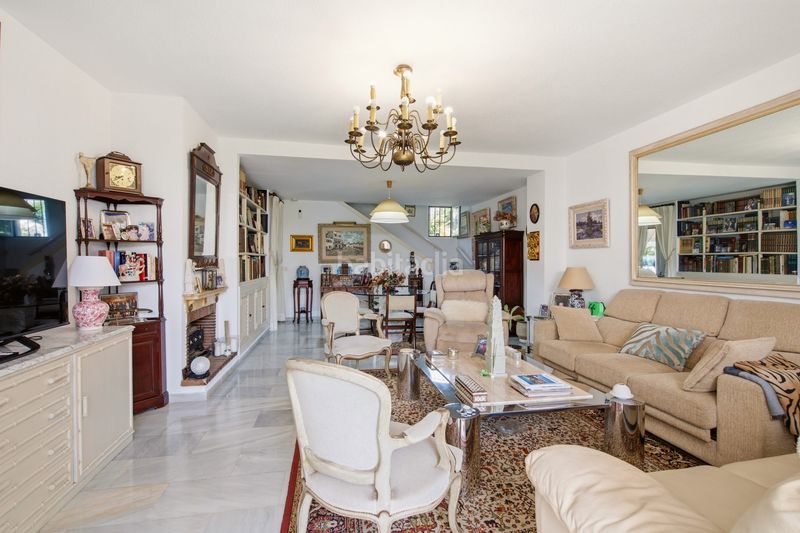 Foto f715c499-76ba-460a-908b-00b8d779fbea. Casa adossada amb aparcament piscina a Bel - Air Estepona
