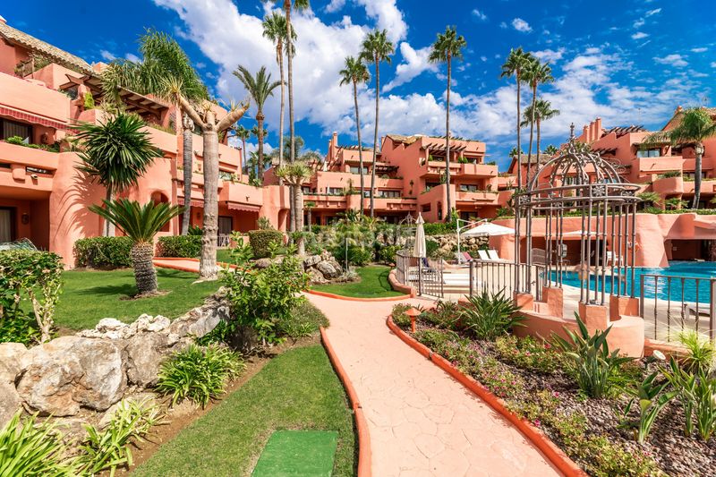 Foto 5b4bd981-526b-496d-a808-aeb28fc95a20. Apartament amb aparcament piscina a Guadalmansa Estepona