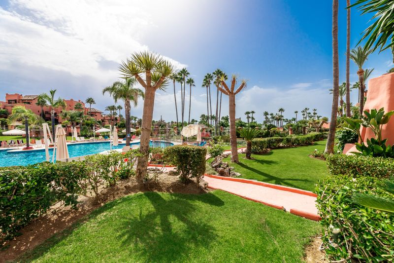 Foto 8557f630-630f-418a-b1be-929b5900ed96. Apartament amb aparcament piscina a Guadalmansa Estepona