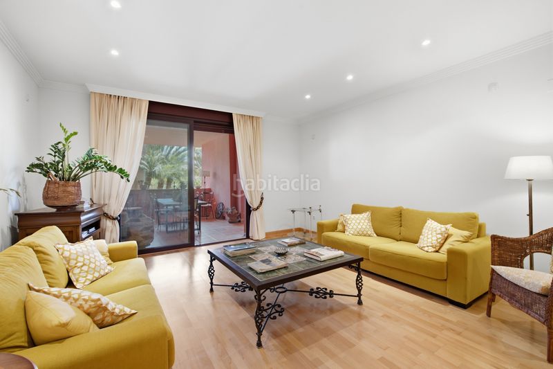 Foto 5fc51e7f-adf3-4379-b79c-4d8e0e231475. Planta baixa amb aparcament piscina a Guadalmansa Estepona
