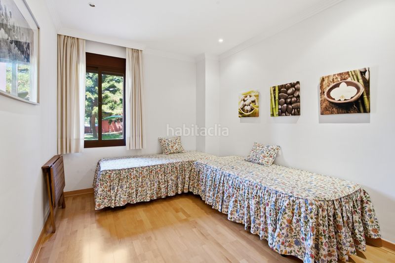 Foto 89a378d5-282a-4ca3-b89e-bc7f28b98185. Planta baixa amb aparcament piscina a Guadalmansa Estepona