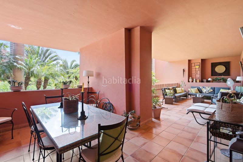 Foto b1949aaa-6425-4017-8ac8-51dc73400912. Planta baixa amb aparcament piscina a Guadalmansa Estepona