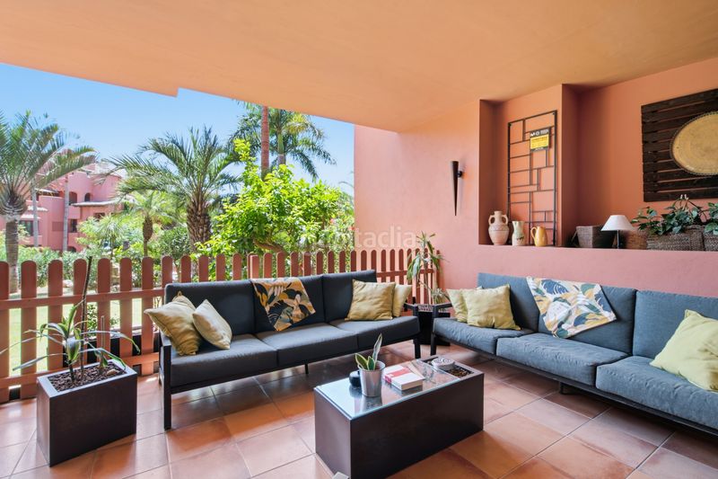 Foto be9418a8-1138-4aa6-8e7d-1ceb67cf1a7e. Planta baixa amb aparcament piscina a Guadalmansa Estepona