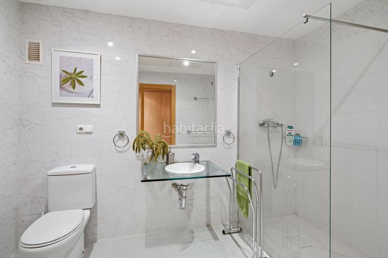 Foto c2e4d4df-869d-4701-aab4-7365735723b0. Planta baixa amb aparcament piscina a Guadalmansa Estepona