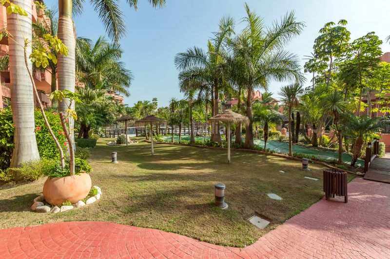 Foto d0c57e63-e427-4cfe-93b6-32922dcd8783. Planta baixa amb aparcament piscina a Guadalmansa Estepona