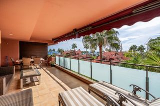 Appartement à Costalita ii 0. Elegante apartamento con vistas al mar en las salinas, new golde