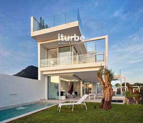 Casa adossada  De los jazmines. Villa de lujo junto al centro de marbella.