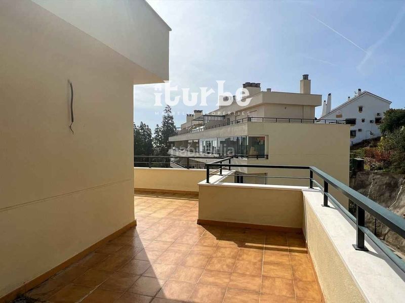 Foto ddfde657-83d5-4a89-851f-9176903587c2. Àtic amb aparcament piscina a Calahonda Mijas