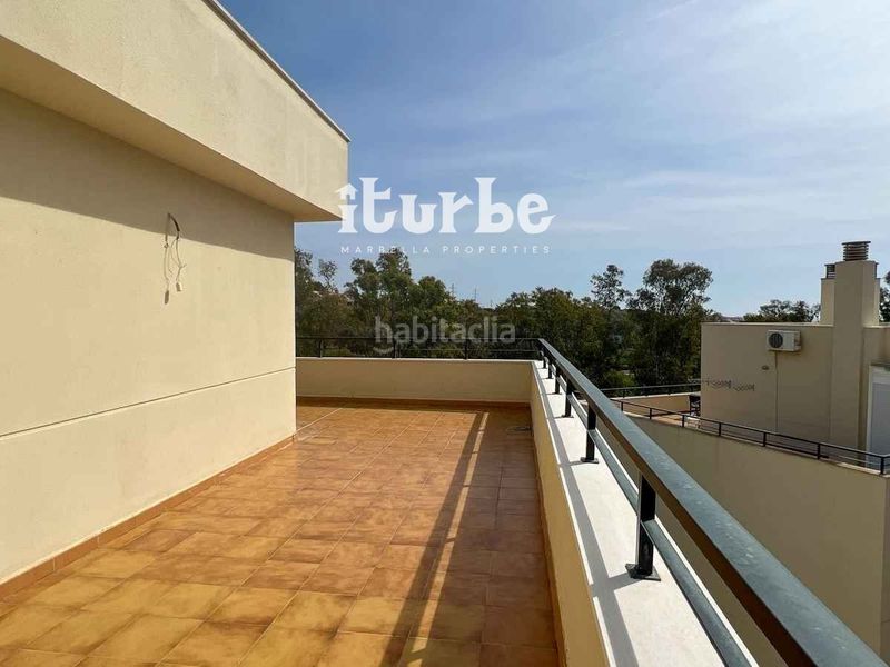 Foto f06fbe1b-2eb4-4904-bf22-72870eae4f02. Àtic amb aparcament piscina a Calahonda Mijas