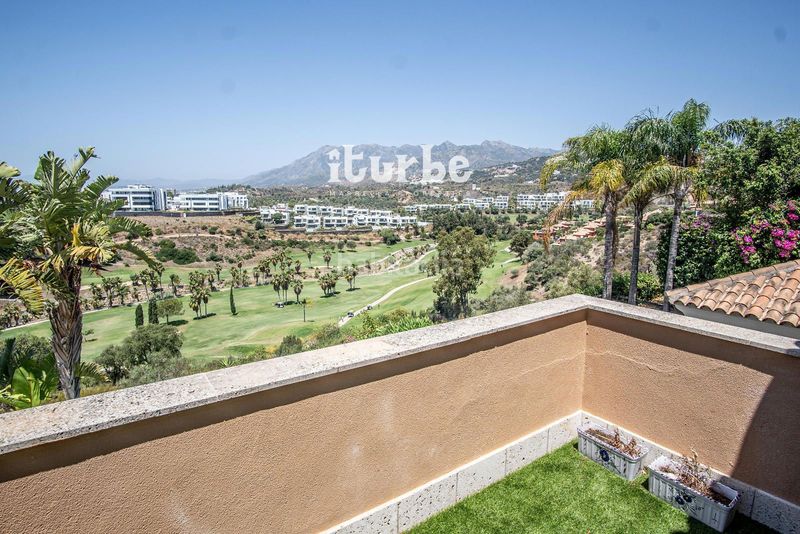 Foto f91c0448-3482-412f-8356-6444e88e4348. Alquiler casa en eagle-santa clara golf 14 maris golf villa en Marbella