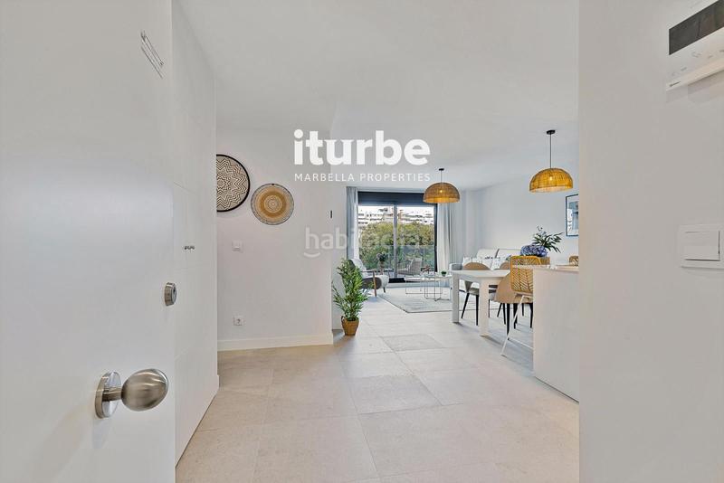 Foto 7c639127-fc07-489d-bf49-4d7c7ebe6780. Location appartement avec parking piscine dans puerto de Estepona Estepona