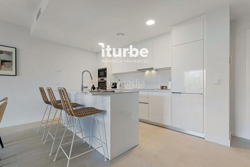 Foto b393581c-2daa-4211-8ca2-f9101d3e8335. Location appartement avec parking piscine dans puerto de Estepona Estepona