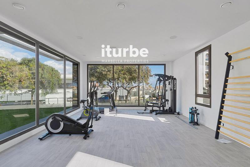 Foto b40f33a5-6f40-4330-9bf4-59ec1a6dd024. Rent flat with parking pool in puerto de Estepona Estepona