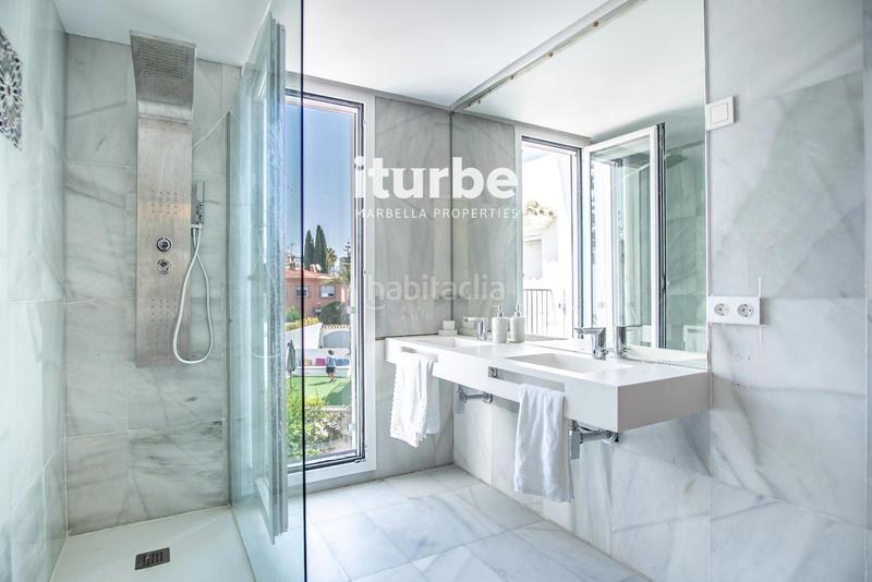 Foto 85b3e9e9-0217-47d3-b5ca-eab3ddc688a6. Lloguer casa amb aparcament piscina a Las Lomas de Río Verde Marbella