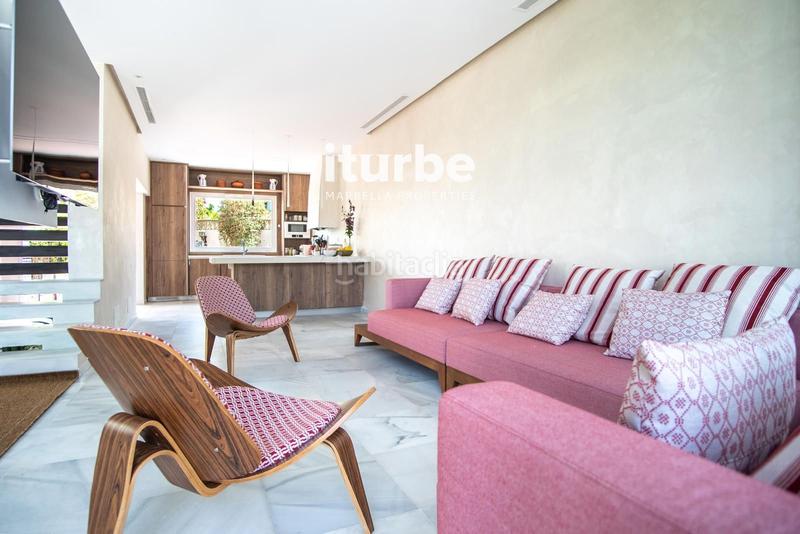 Foto 98555b19-2bd9-465e-a31d-358981e34d7b. Miete haus mit parking pool in Las Lomas de Río Verde Marbella