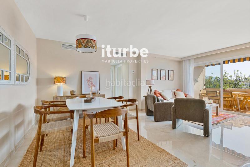 Foto 4075a5a7-bc95-4694-84d1-3bdef0173869. Ático luminosa, amplia y con impresionantes vistas a 12 minutos andando de la playa, junto a puerto banús. en Marbella