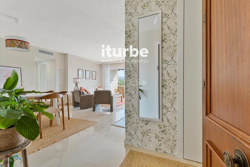 Foto 8e327eb3-c229-47a6-bfbc-447211d11669. Ático luminosa, amplia y con impresionantes vistas a 12 minutos andando de la playa, junto a puerto banús. en Marbella