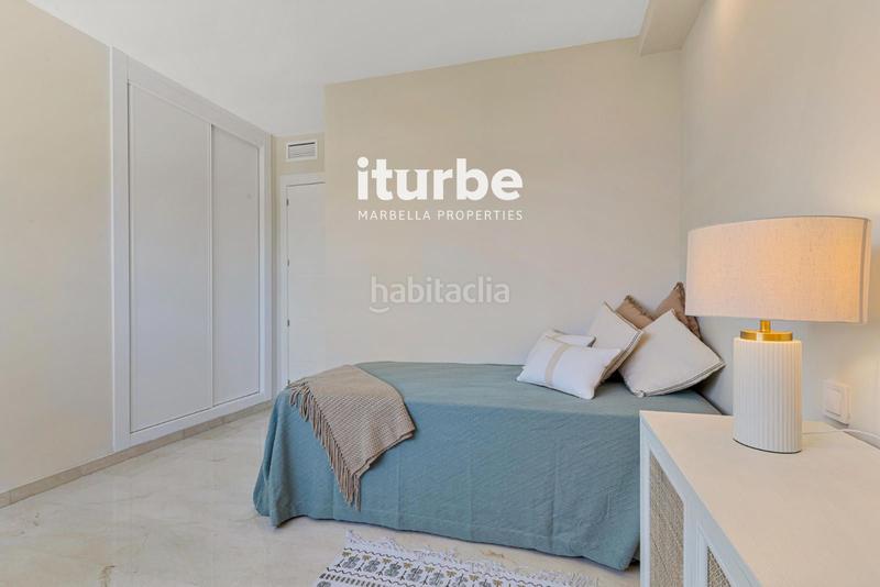Foto ad86ee68-6341-4bce-aaad-118713fec4a7. Ático luminosa, amplia y con impresionantes vistas a 12 minutos andando de la playa, junto a puerto banús. en Marbella