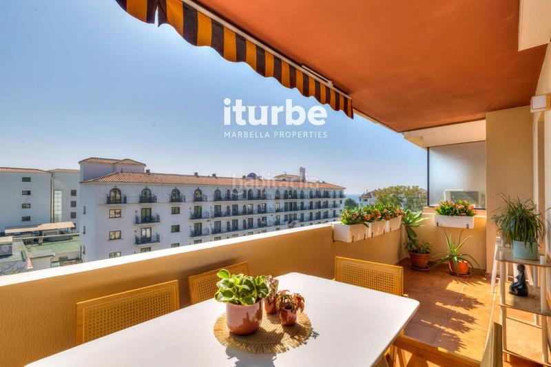 Foto c59145b5-c784-43f1-8d0a-643f61dfa93b. Ático luminosa, amplia y con impresionantes vistas a 12 minutos andando de la playa, junto a puerto banús. en Marbella