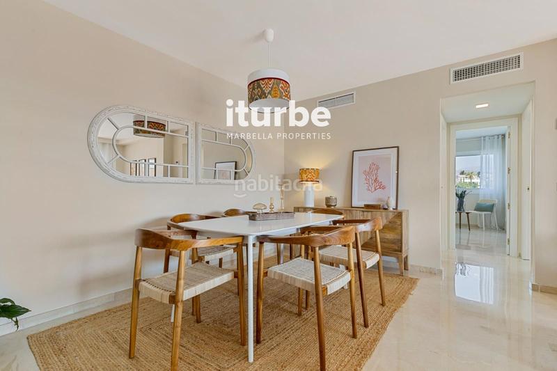 Foto e6242ed5-934f-4fd2-9a31-c3d3fb961a12. Ático luminosa, amplia y con impresionantes vistas a 12 minutos andando de la playa, junto a puerto banús. en Marbella