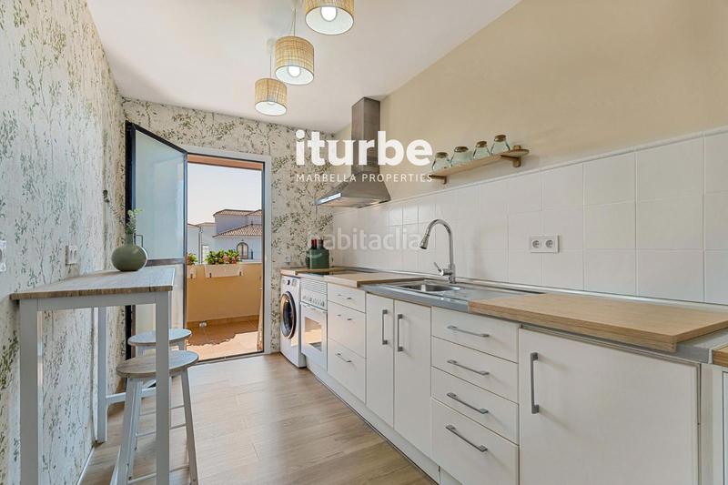 Foto f6a07f28-7ec3-4308-976a-54da3191ab82. Ático luminosa, amplia y con impresionantes vistas a 12 minutos andando de la playa, junto a puerto banús. en Marbella