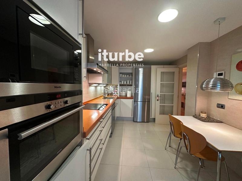 Foto 058fe77a-ca11-4507-bf49-d4c9af1e9068. Lloguer pis amb aparcament piscina a La Carolina - Guadalpín Marbella